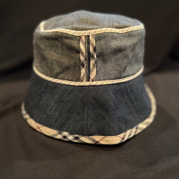 Burberry Children’s Bucket Hat - Picture 4 of 8